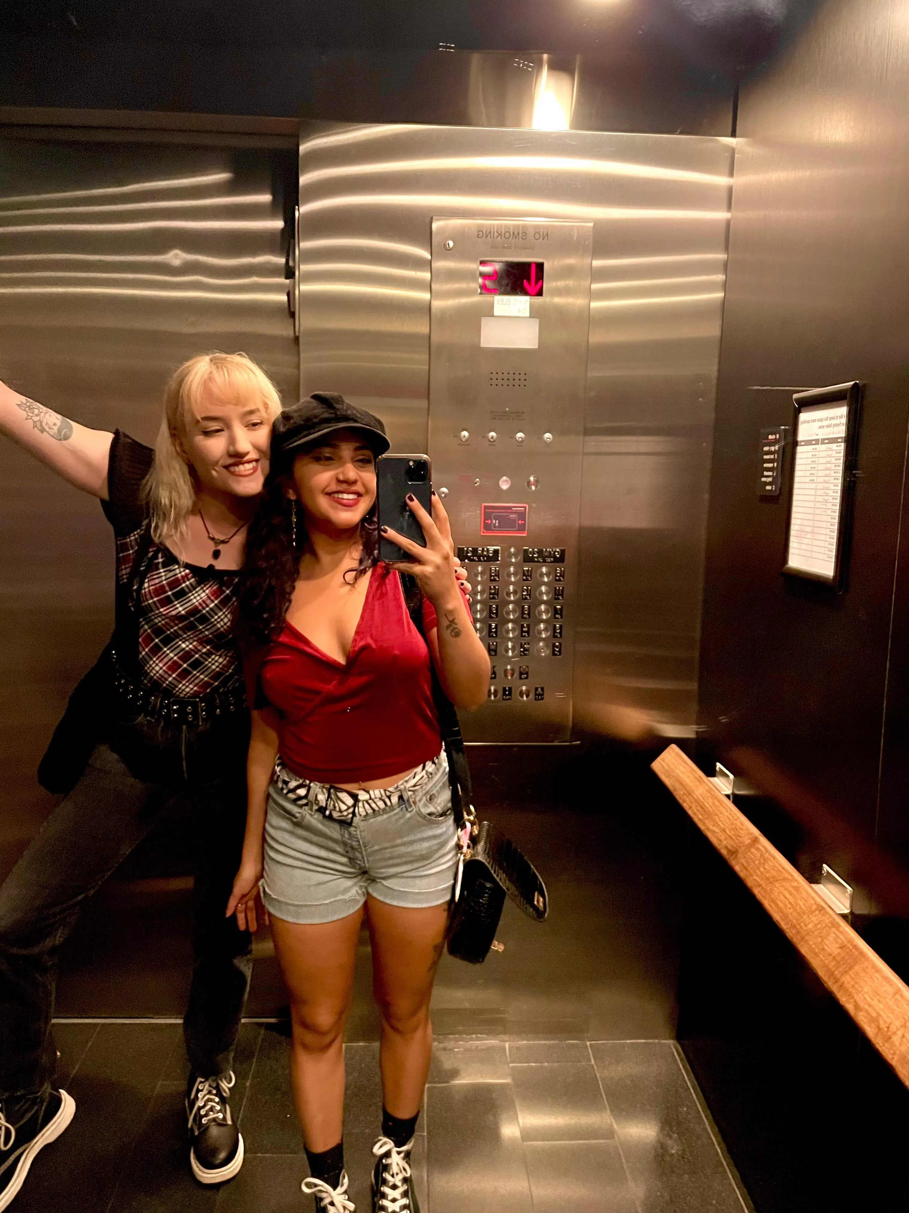 Both braless it’s the only way 💋