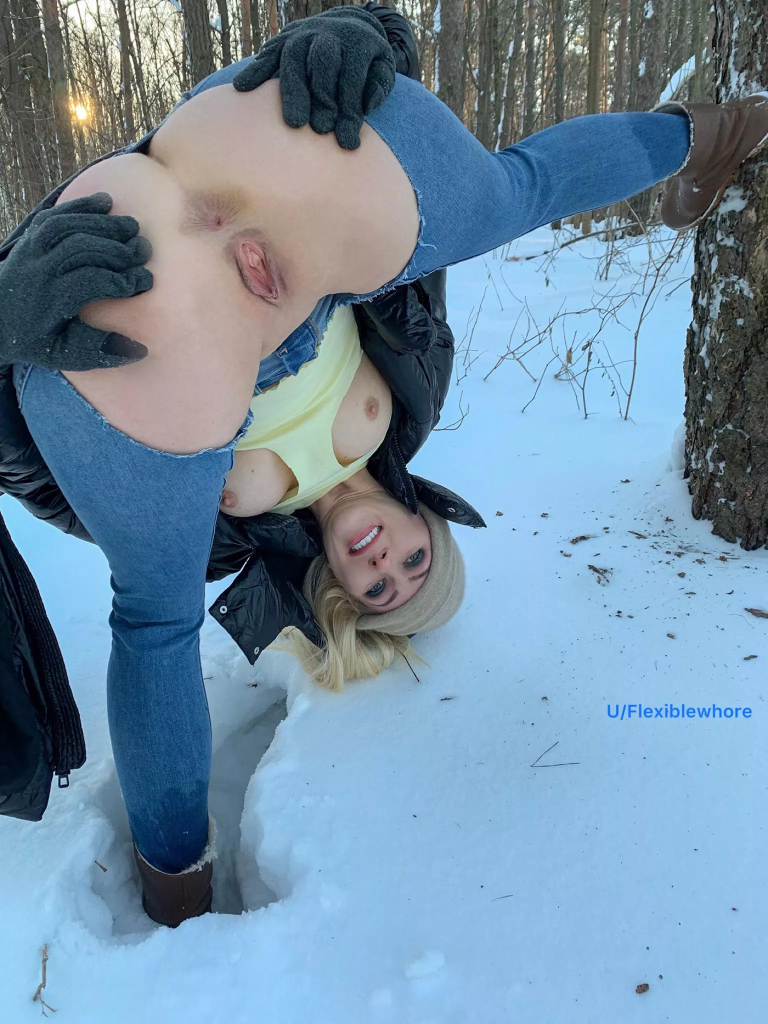 Both my holes want to be fucked in a snowy forest😋