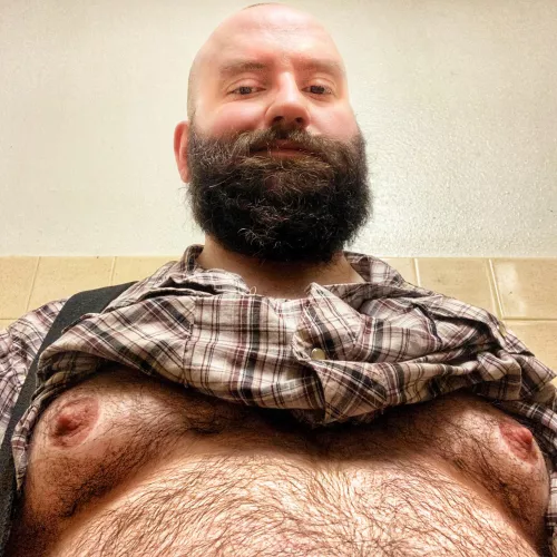 Bottom here. Bored at work. DMs are always open :)