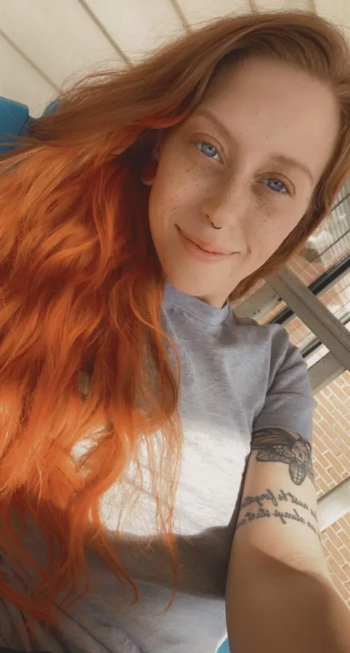 bout to go shopping & get my nails done for the ROLLING STONES CONCERT this weekend!! ahhhh 🥰