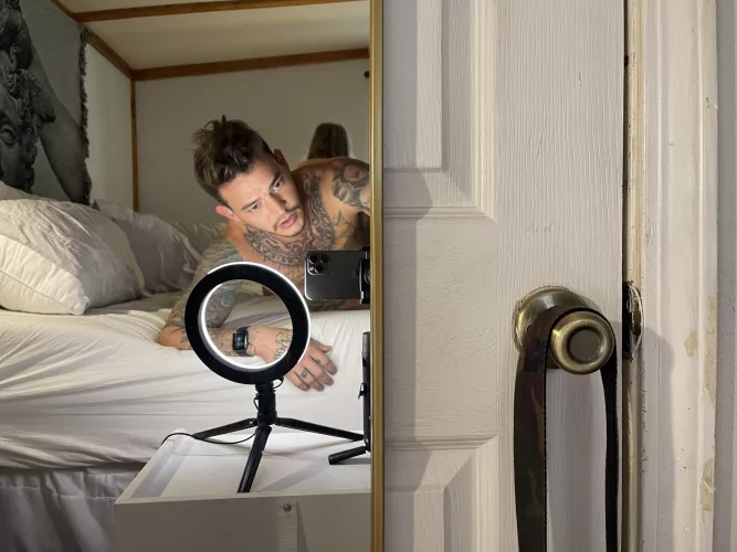 Bouta make some porn ๐