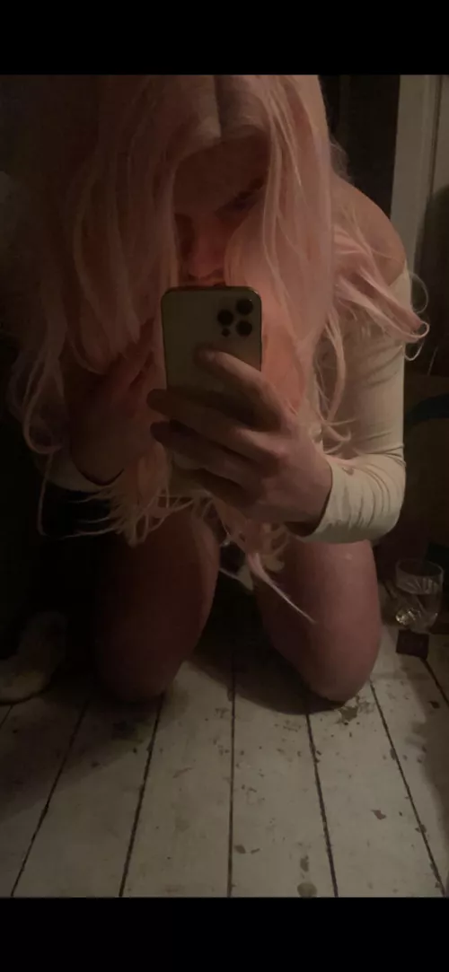 Bowing down as a good sissy should 🐷🥰…