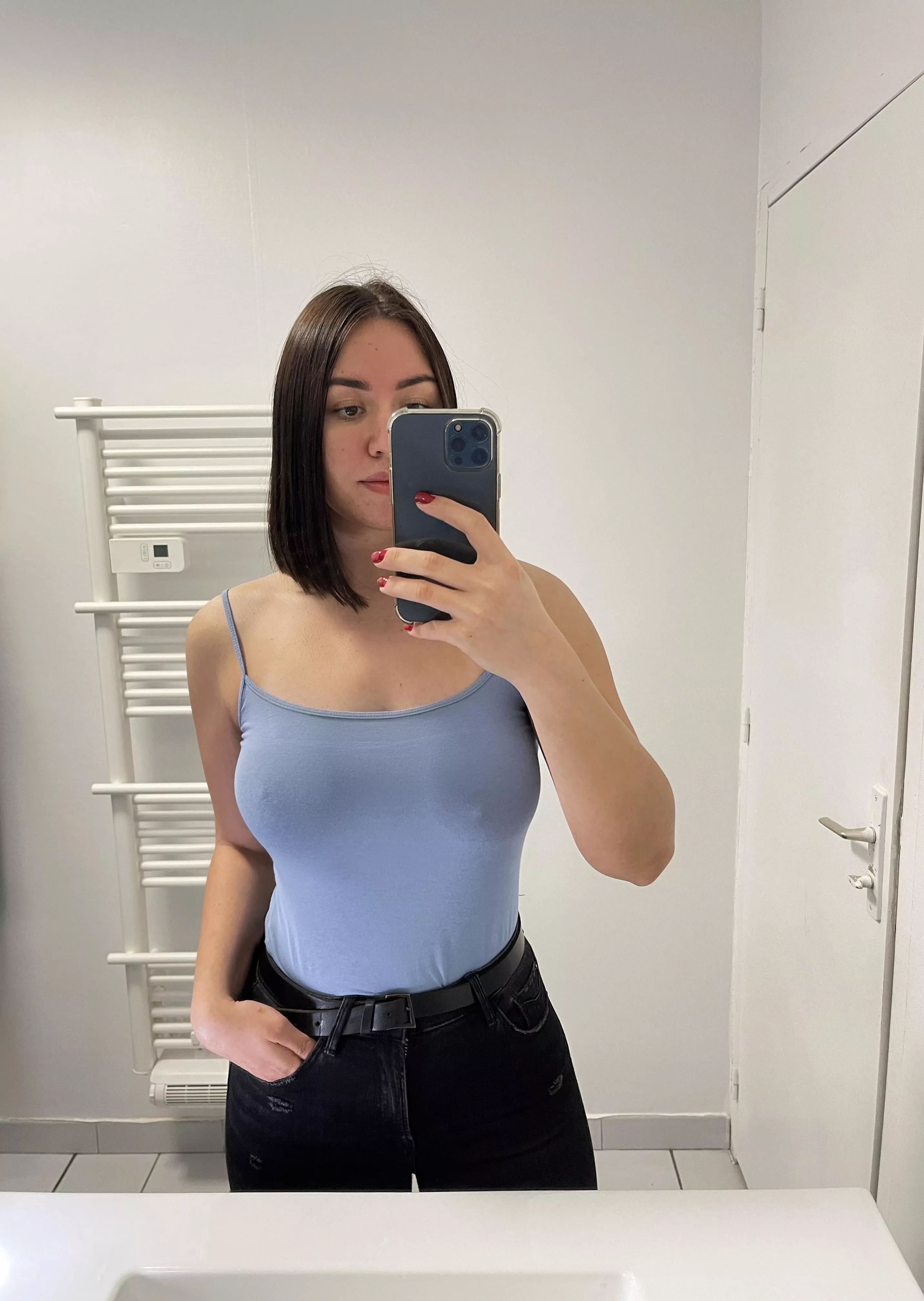 Braless selfies are the best selfies,don’t you agree?
