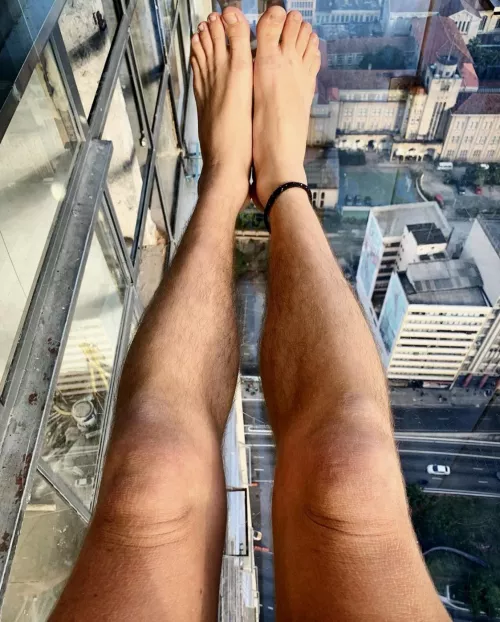 Brave? No! He is at Sampa Sky, a tourist attraction in SΓ£o Paulo / Brazil. π