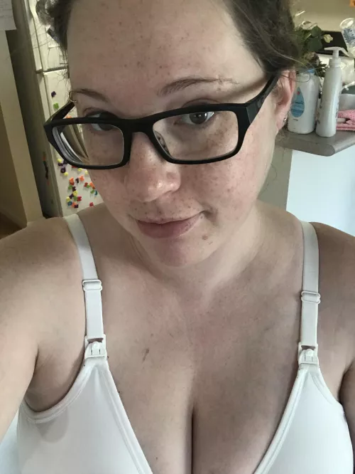 Breastfeeding cleavage ❤️