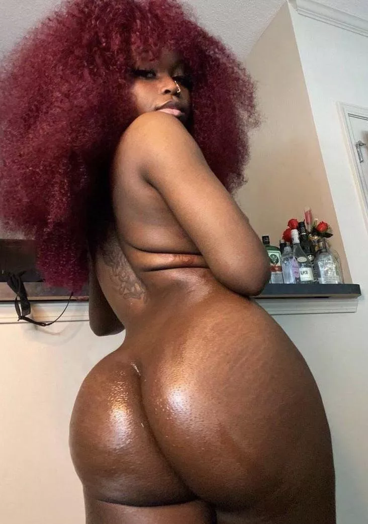 Bronze skin round ass! Bronze skin round ass!