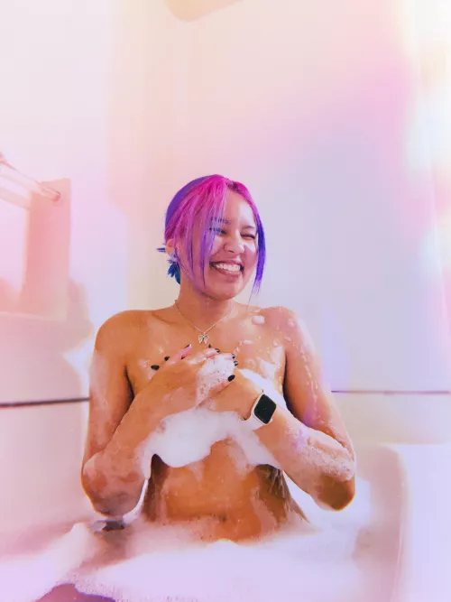 Bubble bath princess at it again💕