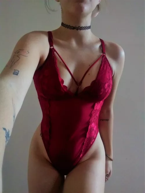 Built up the courage to post this here so here you go 🙊💕 I'm 19, and 100 pounds btw