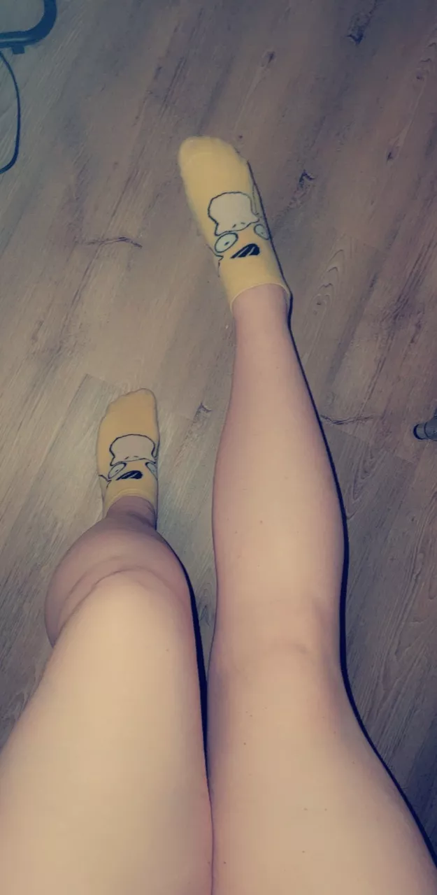 Bulbasaur community day and I dont have bulbasaur socks, psyduck will have to do for now 🥀🖤