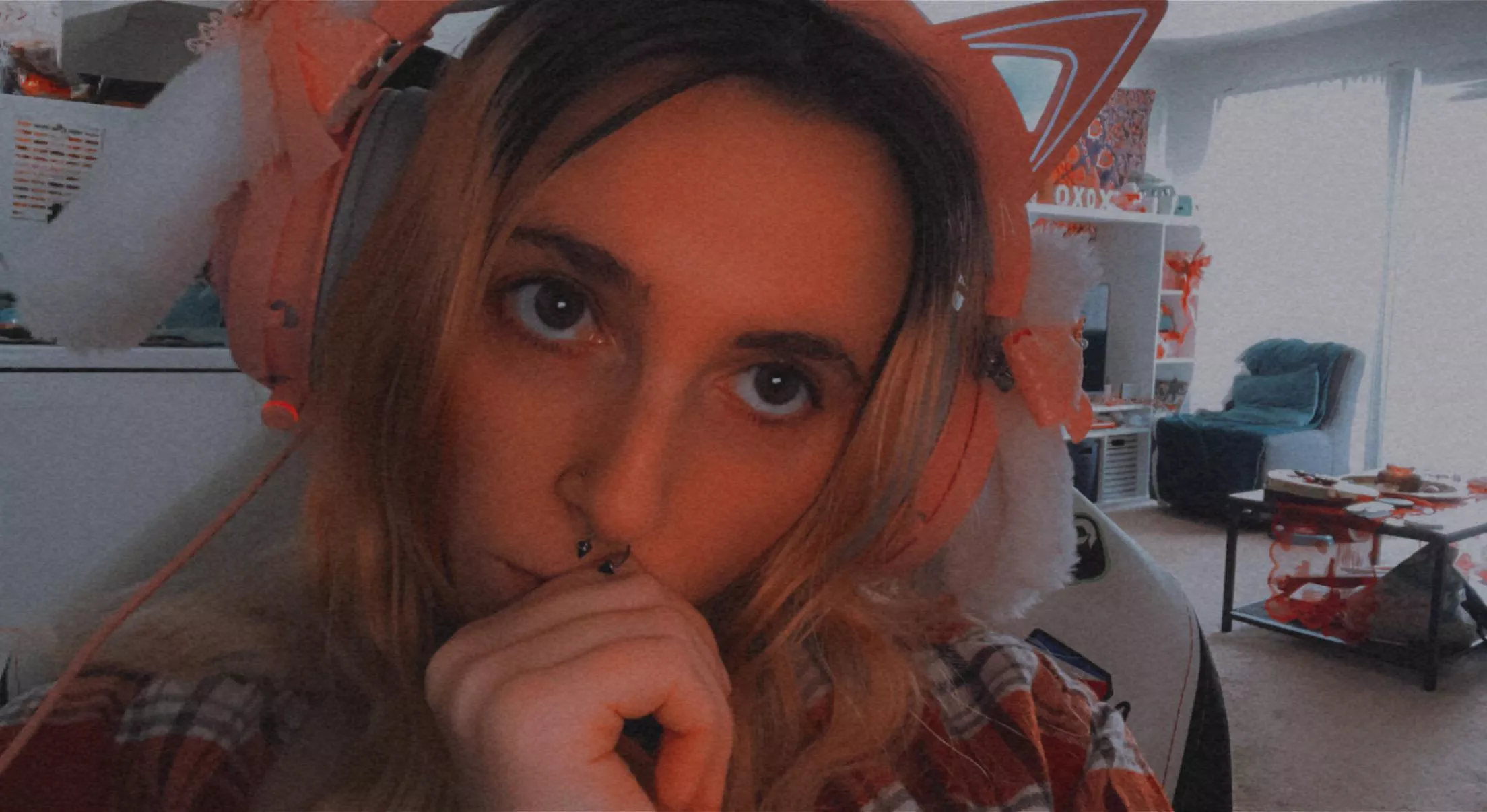 Bunny ears on the cat headphones ✌🏻😂🎀