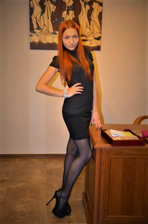 Business girl is waiting for you for negotiations. Did I pick the right heels for this?🔥👠