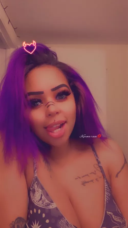 Bust a nut all over my pretty face while we smoke 💦😋