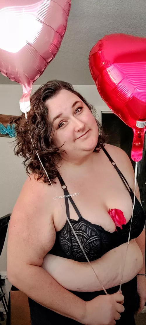 busty babe and ready to play with you :)