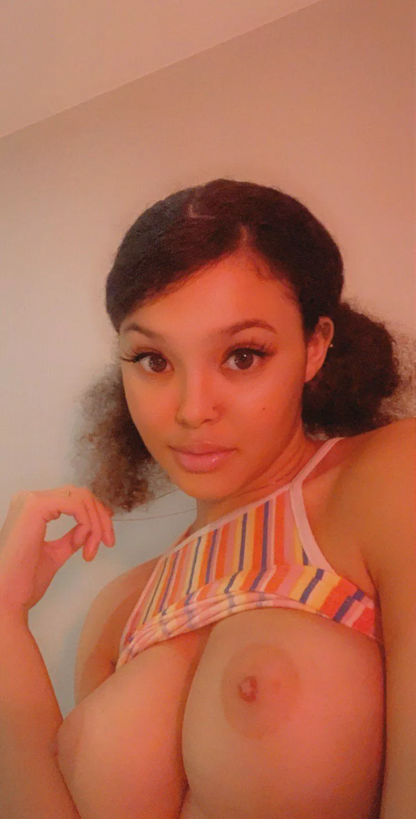 Busty Latina teen 🥵