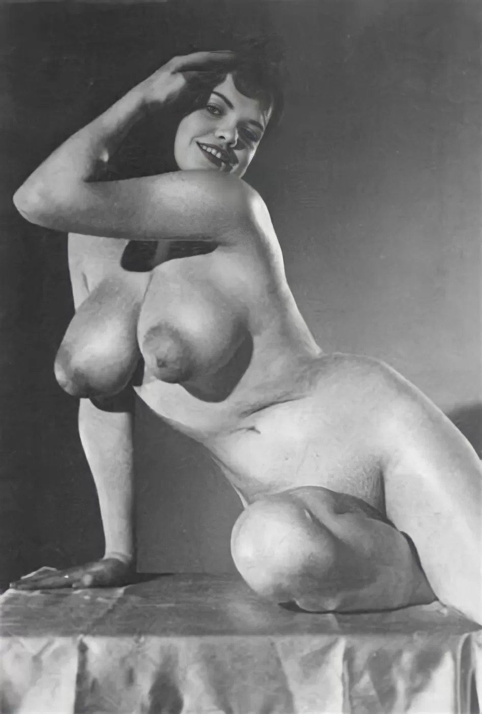 Busty vintage nude poser with puffies!