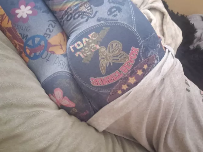 Cake and leggings