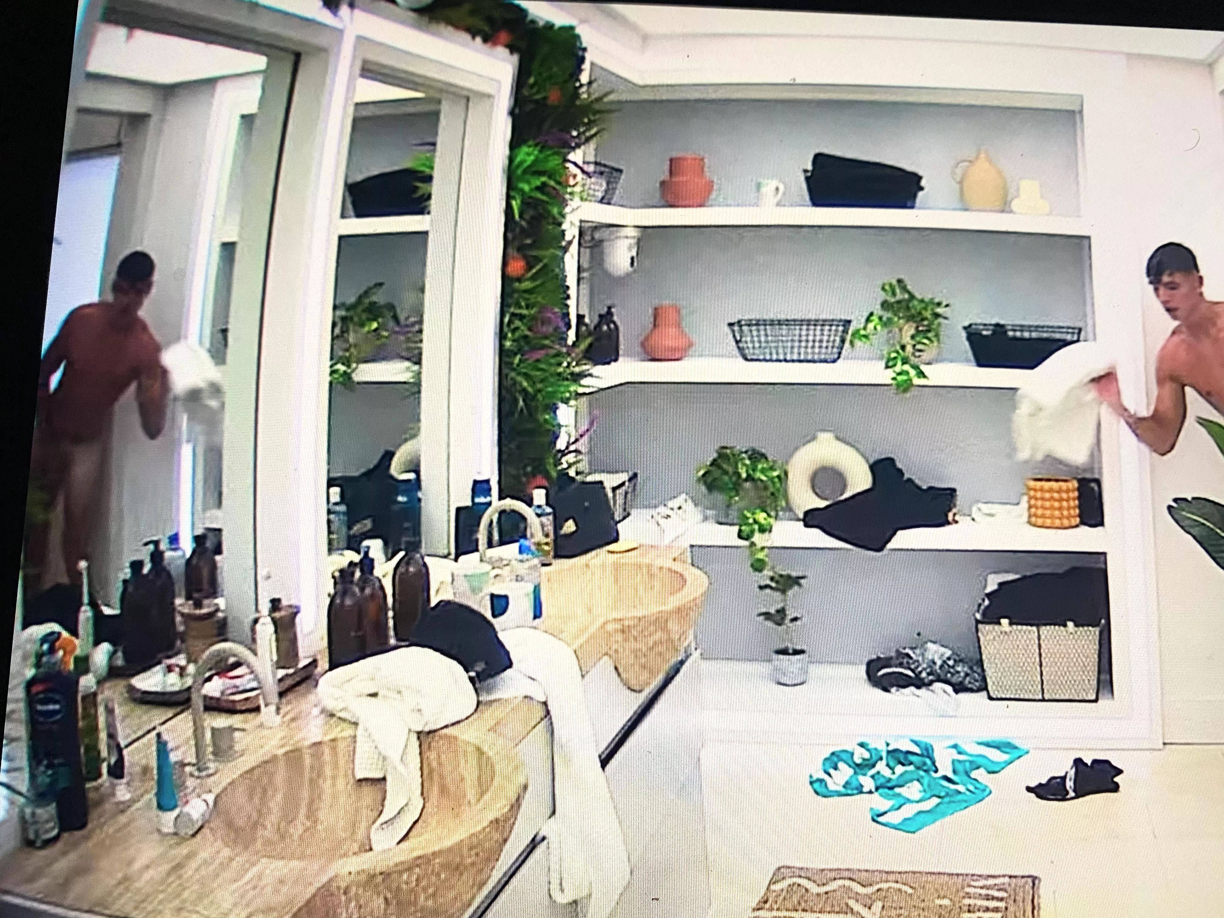 Cam Holmes Nude (Too Hot To Handle Season 2 Episode 3 Around 25:40) *Look in the Mirror!!*