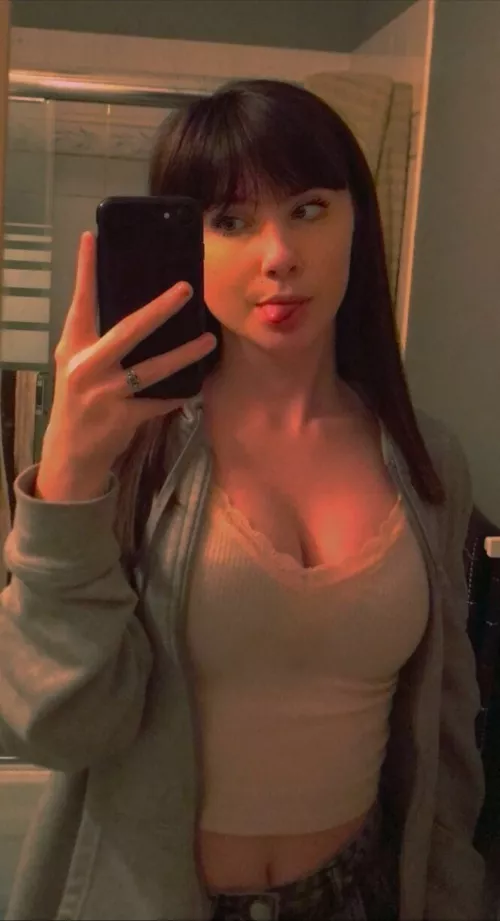 Can anyone cum tribute my girlfriend