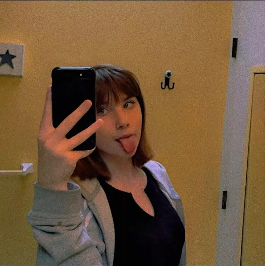 Can anyone cum tribute my girlfriend Can anyone cum tribute my girlfriend