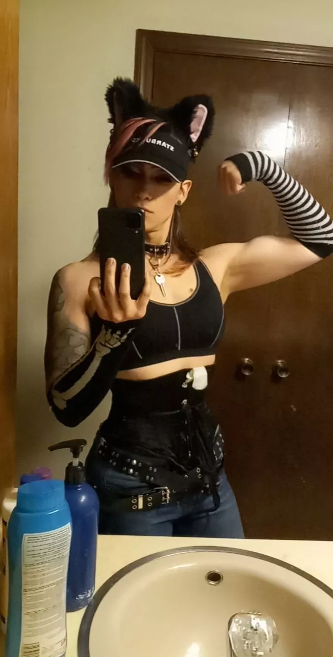 Can I be a stronk femboy? 🥺