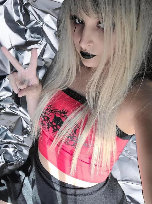 Can i be your emo gf?? π€ Costumes and cosplays π€ link in comments