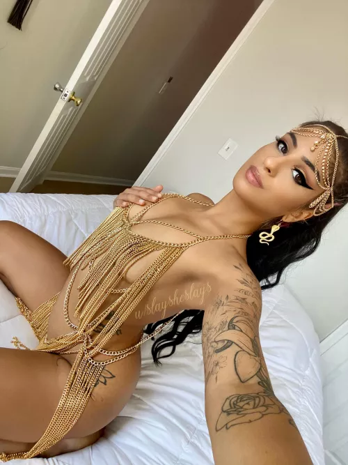 Can I be your golden goddess? ✨