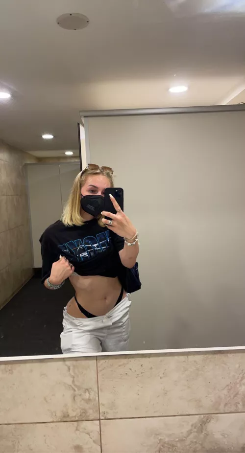 Can I be your little e-girlfriend? π¬π΅