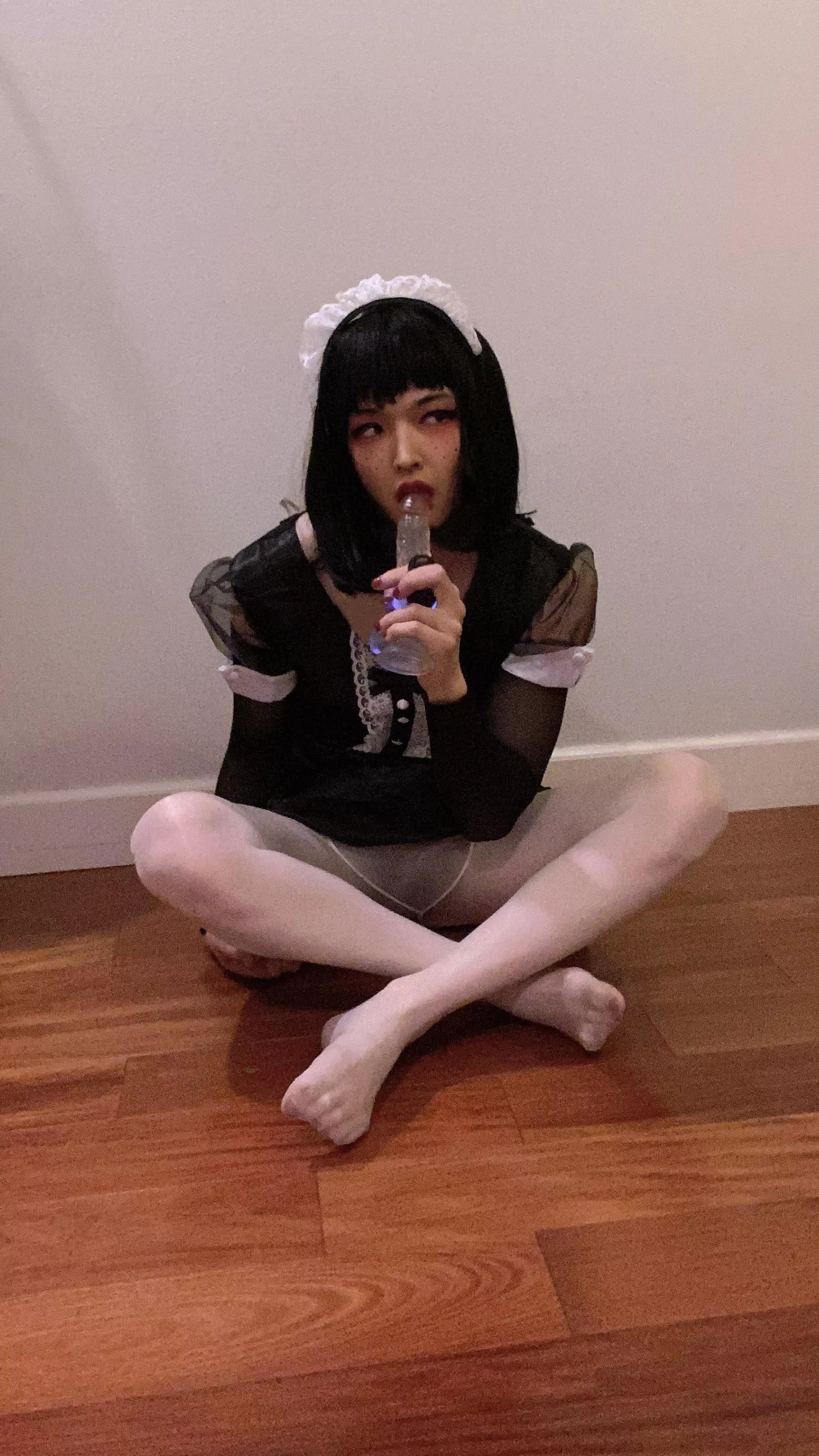 Can I be your little sissy maid this halloween? 😈