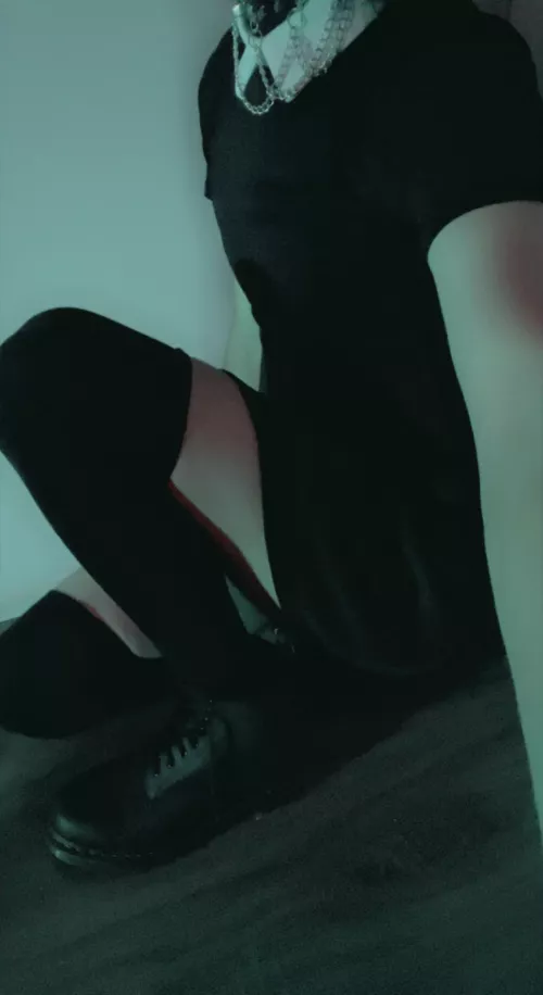 Can I be your small tiddy goth gf?