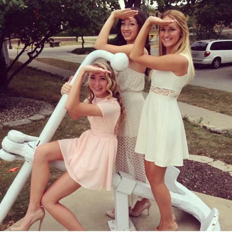 Can I just fuck the left one all day 😍