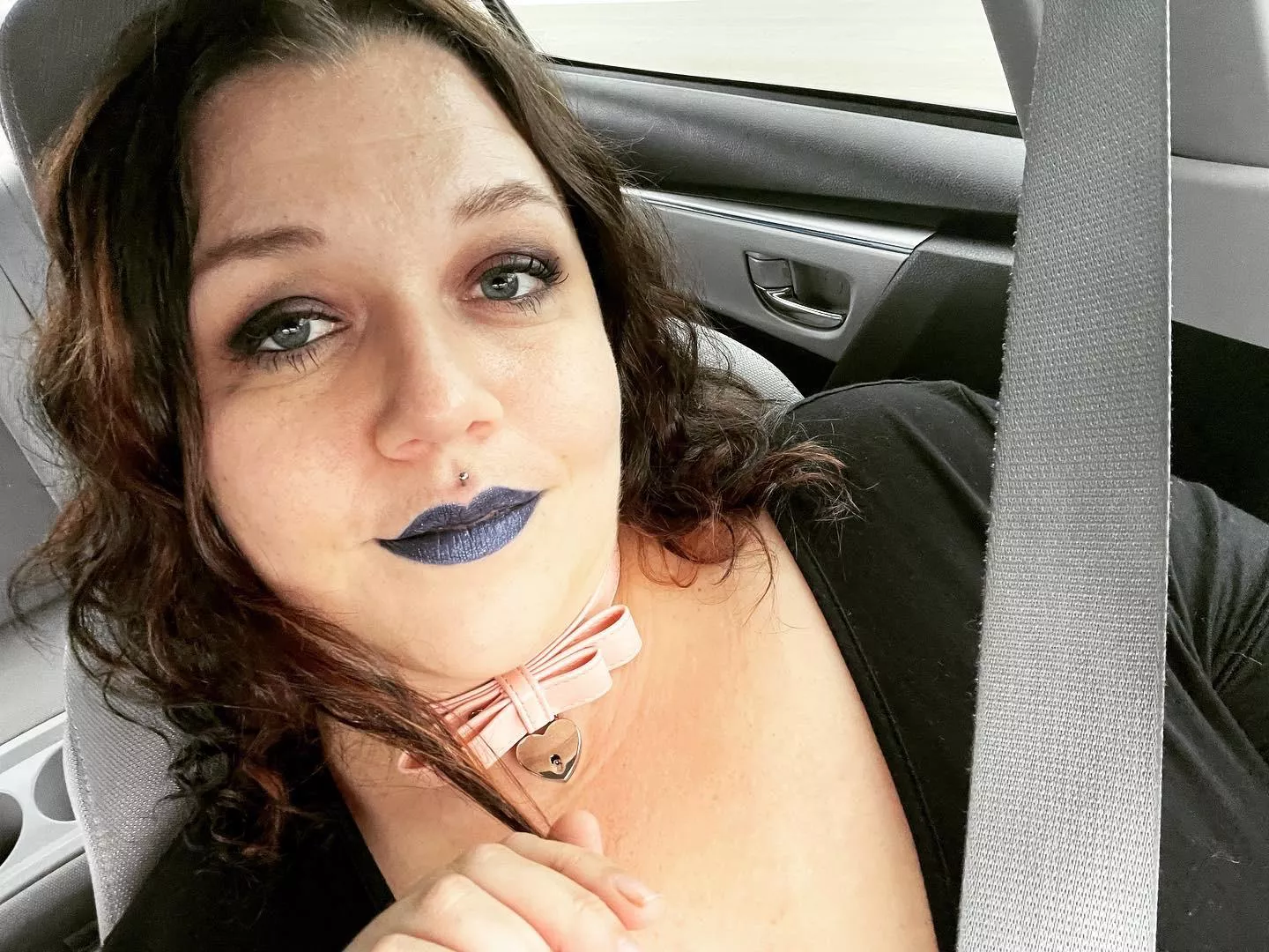 Can I leave a ring of lipstick around your cock? π€ Can I leave a ring of lipstick around your cock? π€