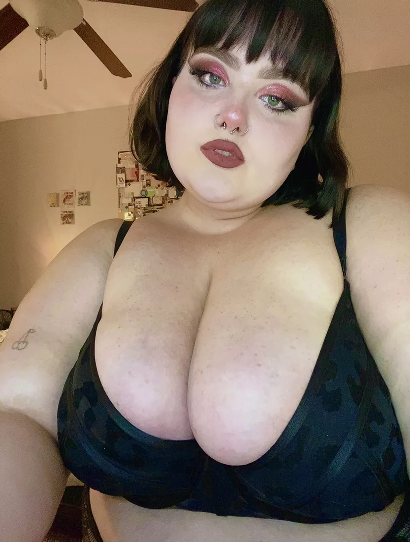 can i milk the cum out of your cock with my big tits? 🥺