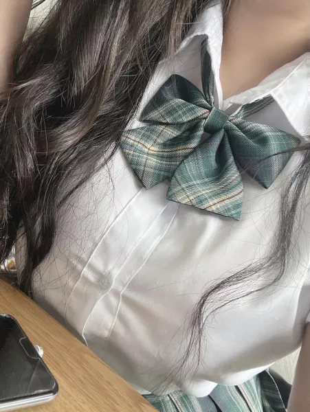 Can I sit beside you? ⸂⸂⸜(രᴗര๑)⸝⸃⸃ ~mochii