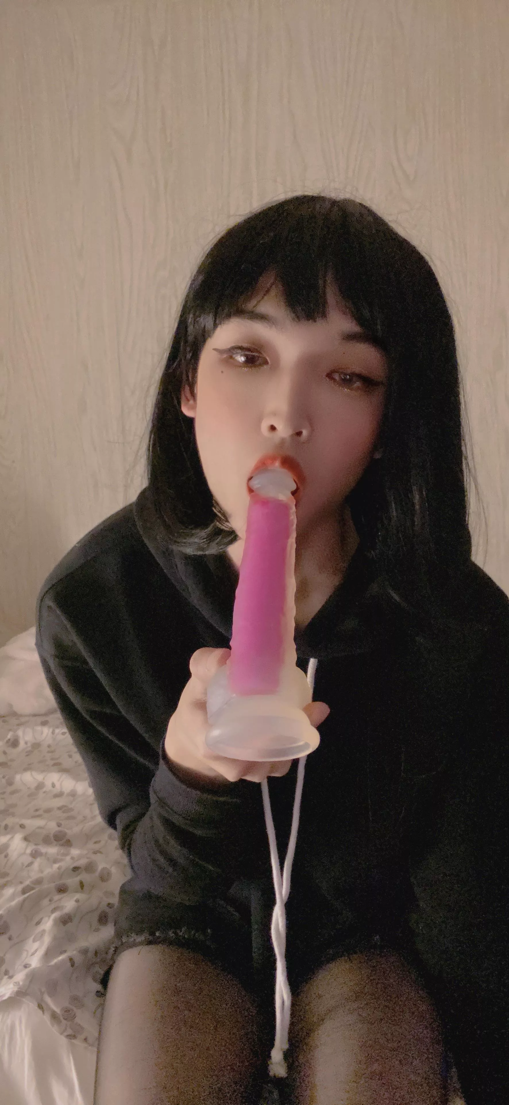 Can I taste your yummy cum? 💦