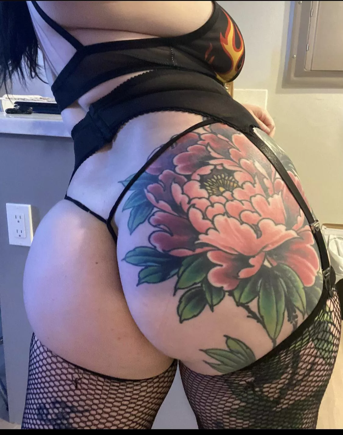 can mommy sit pretty on your face?👠🎀😈💋💄