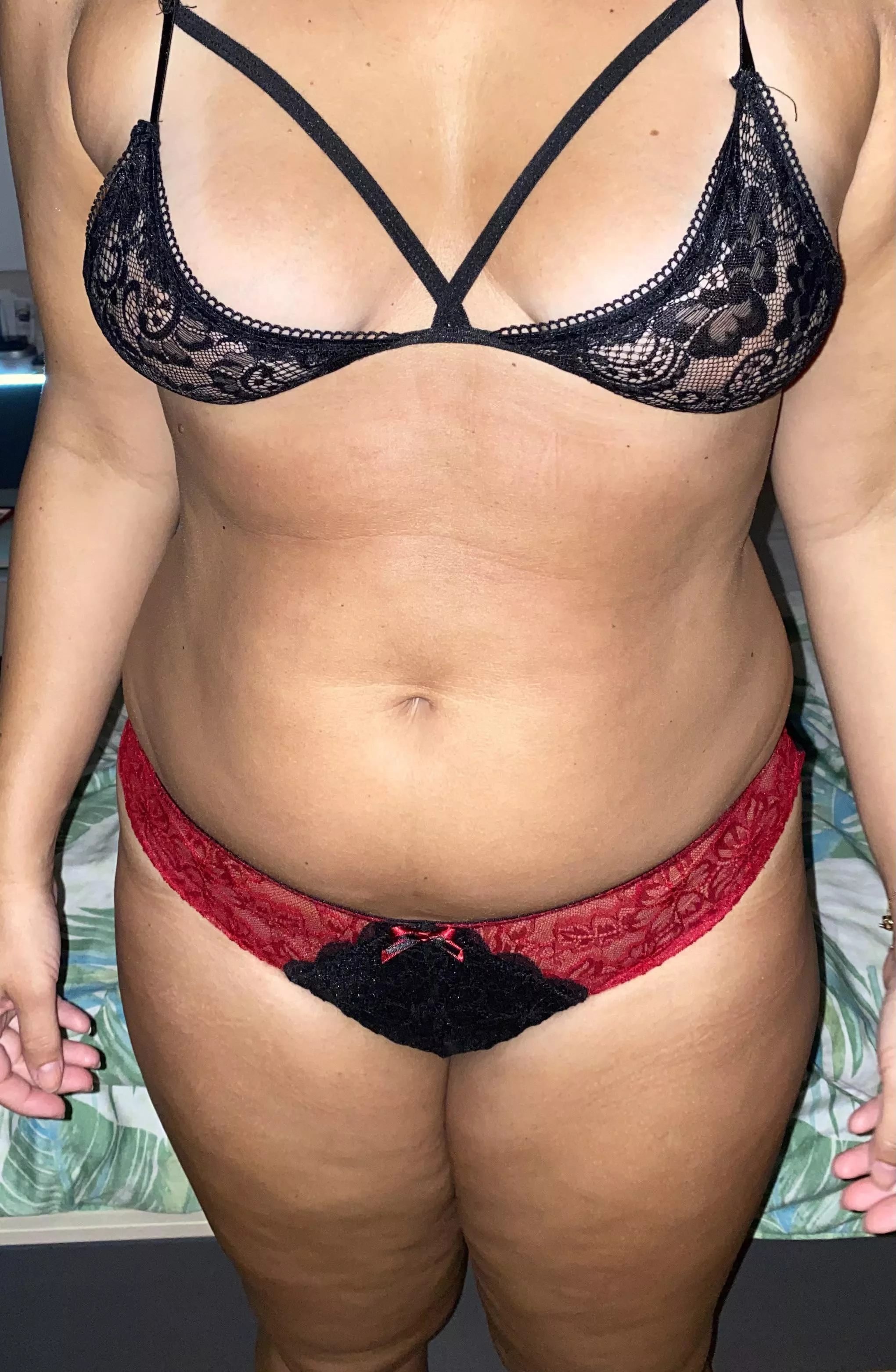 Can my 40yo mombod attract some nice girls on here?