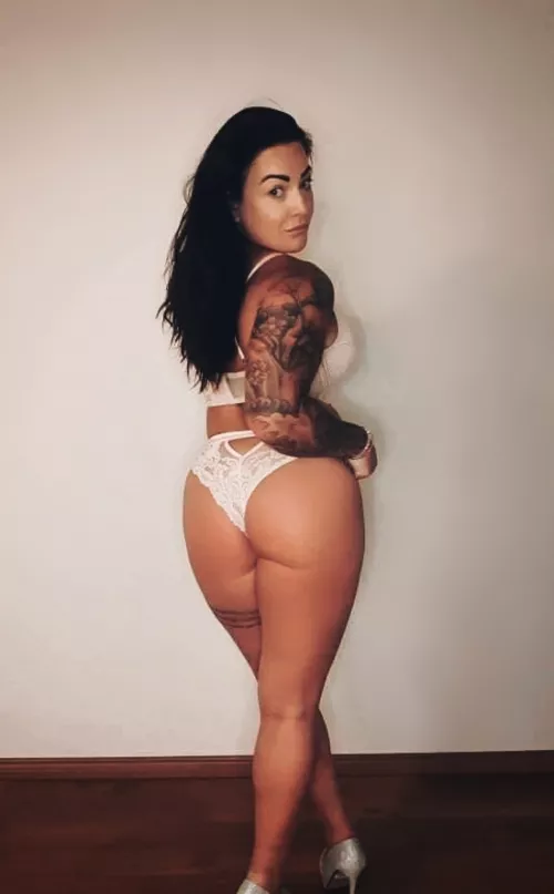 Can someone bend me over? š¤¤