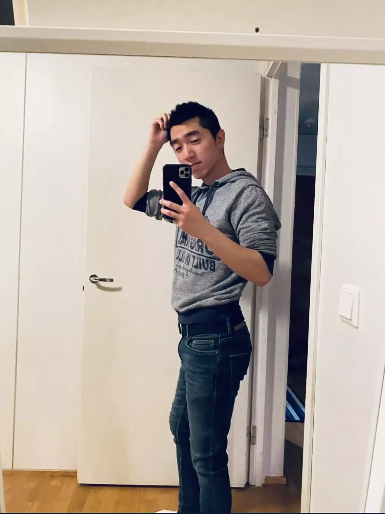 Can someone carry me out of gold in LoL 🥶