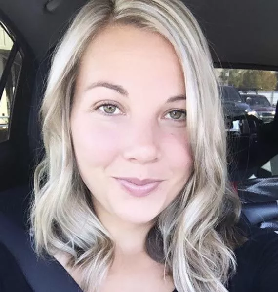 Can someone confident with a big d fuck my slutty mom she’s recently single add klk: AndrewWestbeck02