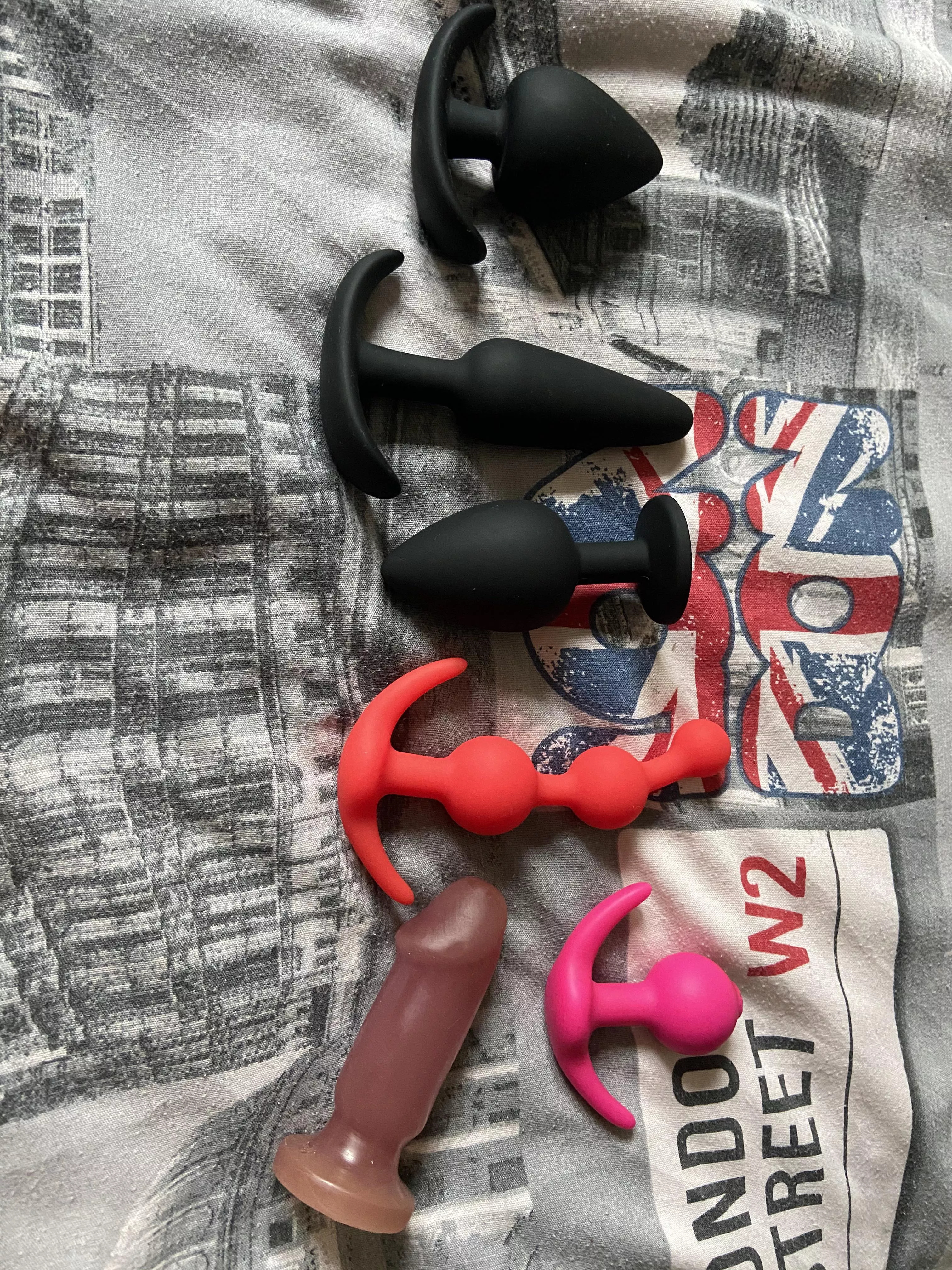 Can someone help me choose which plug to wear for the rest of the day? π Iβll post a pic when itβs in π Can someone help me choose which plug to wear for the rest of the day? π Iβll post a pic when itβs in π