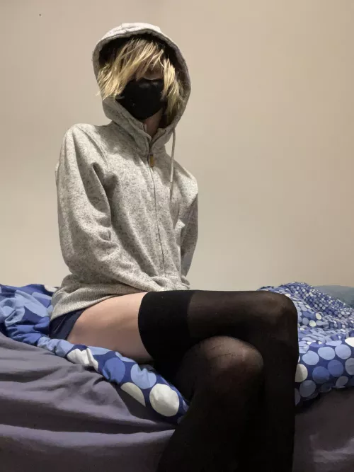 Can someone pls cuddle me and call me a good boy 🥺👉👈