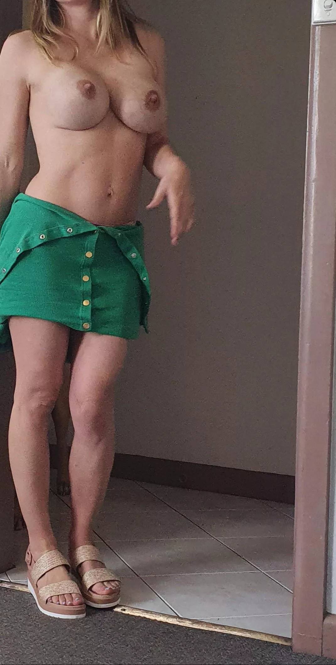 can this wife play here