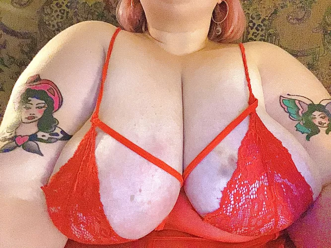 can u cum on my tits pls ? 🥺