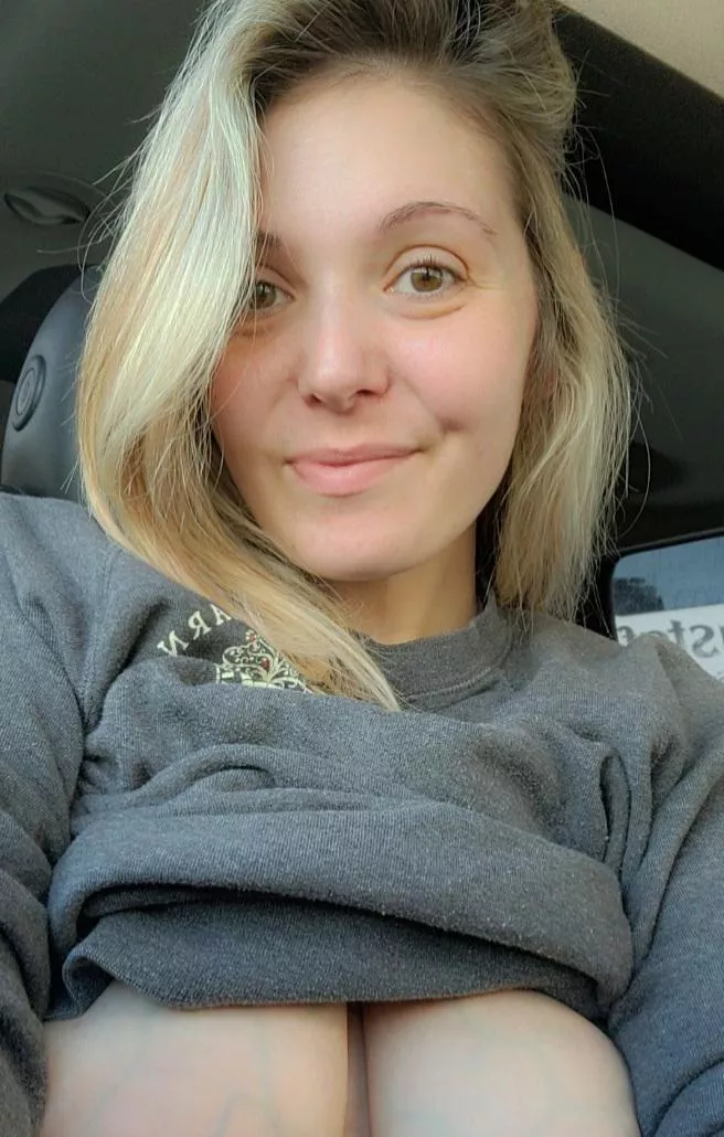 Can we make #tittythursday a thing too? 😜