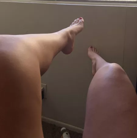 Can you believe I’ve never had my feet worshiped 😩💔