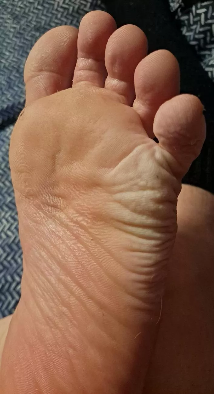Can you count every wrinkle on my sweat soaked sole?❤