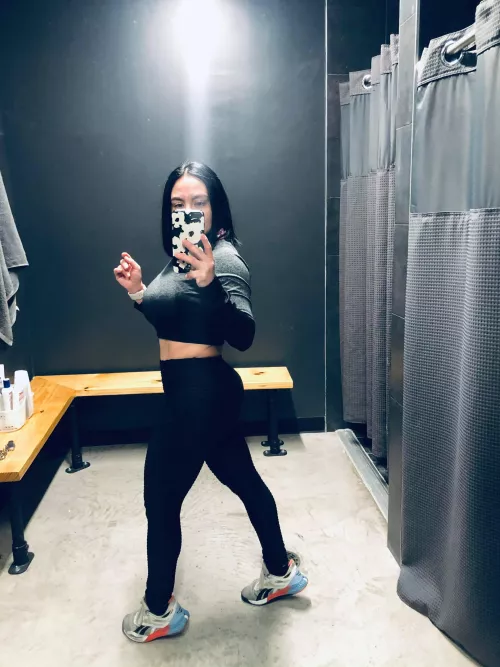 Can you handle this latin milf!!!