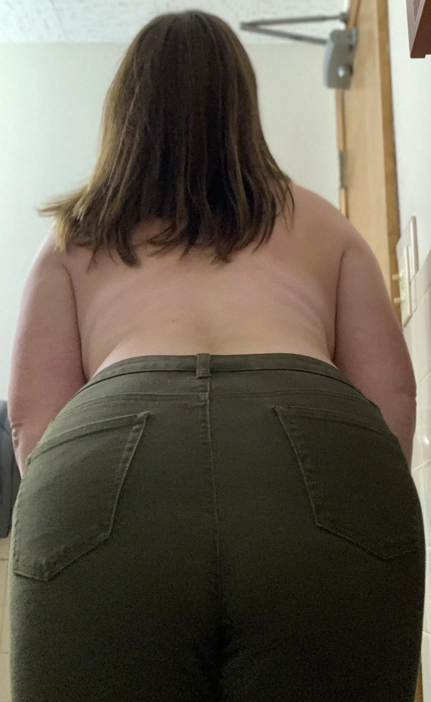 Can you help me pull my pants down, daddy? Can you help me pull my pants down, daddy?