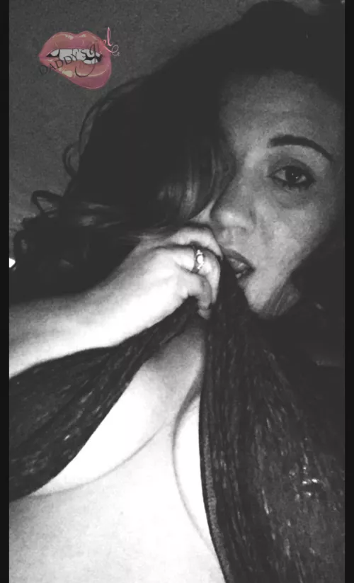 Can you help me with my shirt🖤❤️