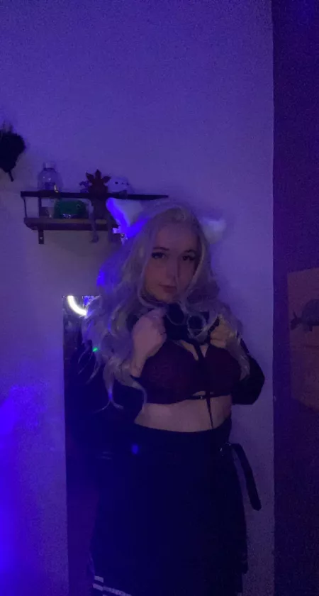 Can you pet me? 🥺💜